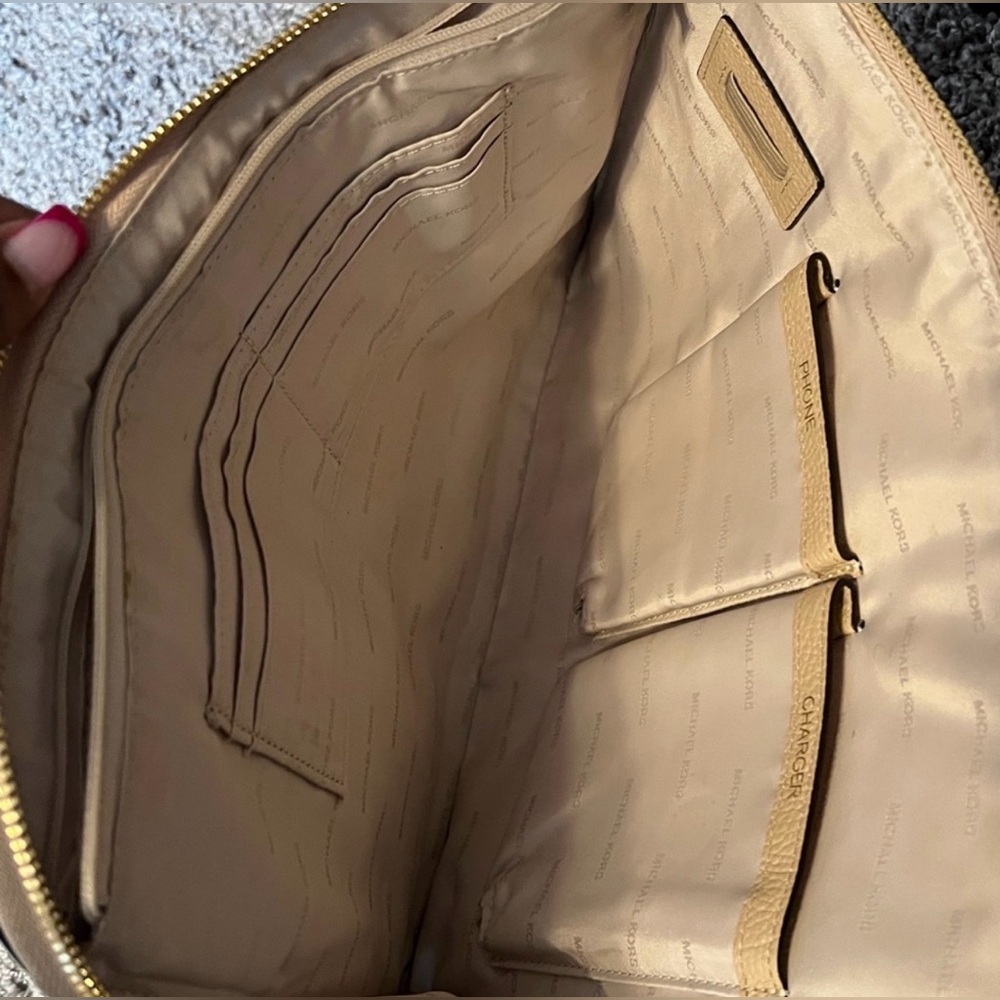 Michael Kors Pebbled Leather iPad Tablet Sleeve - Picture 4 of 9